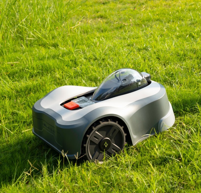 Robotic lawn mower