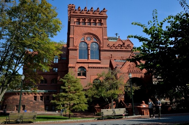 Image of Fisher Fine Arts Building on Penn's campus